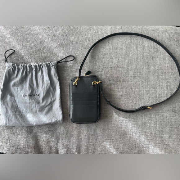 Authentic Balenciaga body bag - Picture 5 of 15